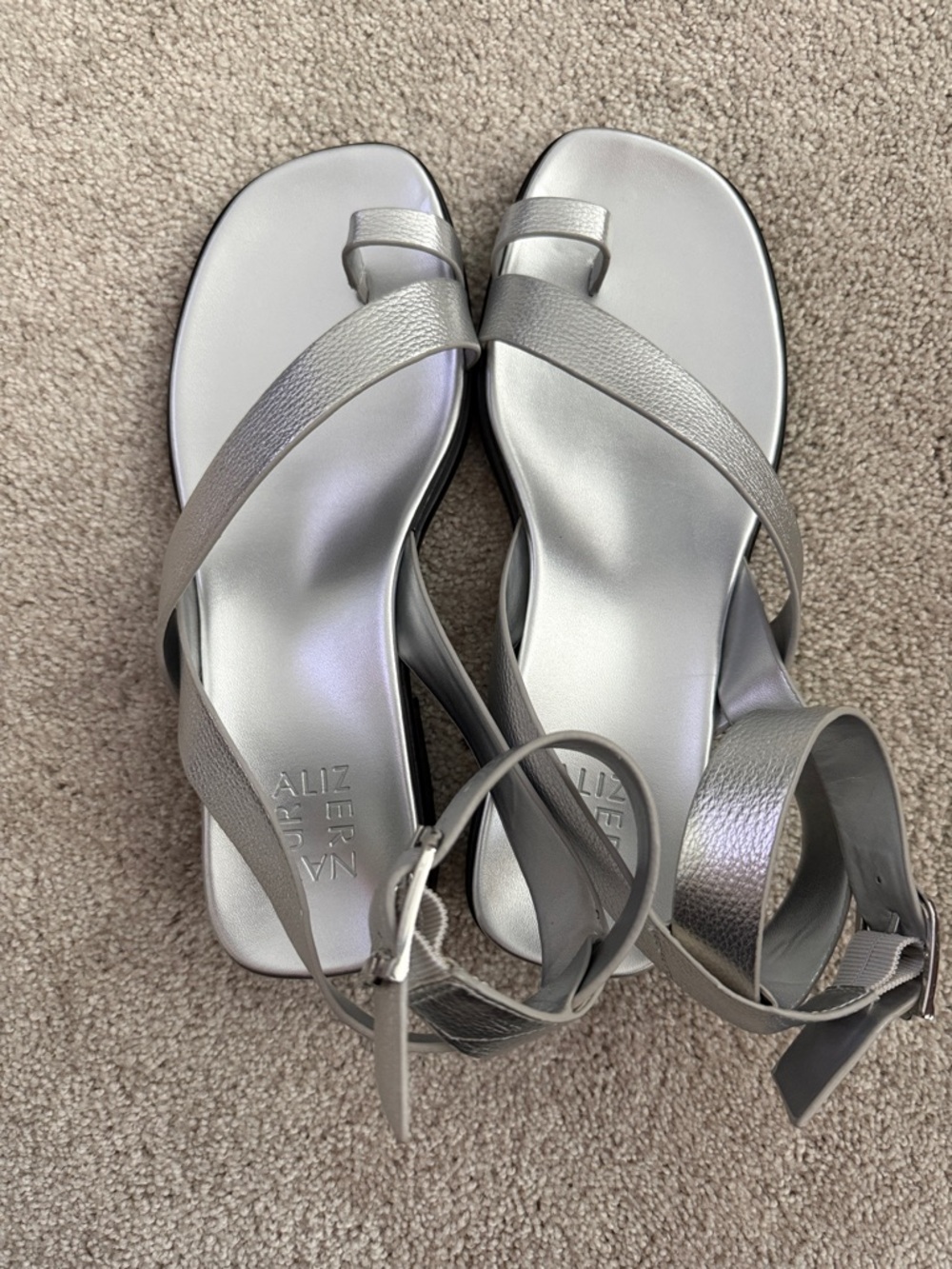 Naturalizer Silver Metallic Strappy Sandals 8Wide